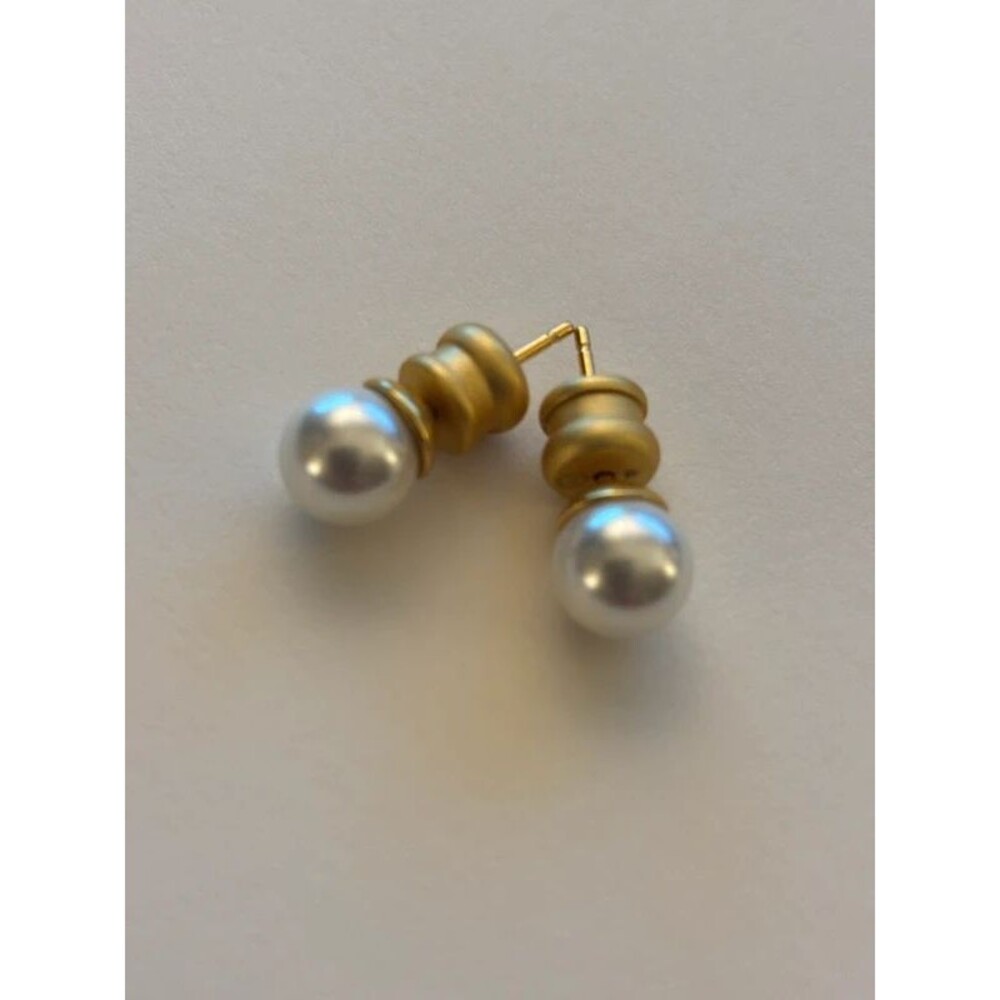 NWOT Julie Vos pearl Stud earrings